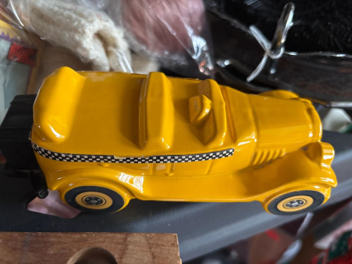 avon yellow car