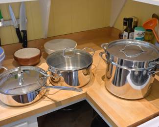 Kitchen pots and pans