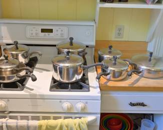 Farberware cookware set—vintage
