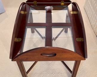 $360 - Coffee Table w/4 glass panels; great condition! (31x22x22)