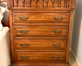 $400 - Thomasville 6-drawer dresser in excellent condition (40x21.5x47.5)