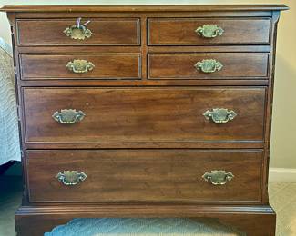 $400 - vintage chest, GREAT condition! (34x18x31)