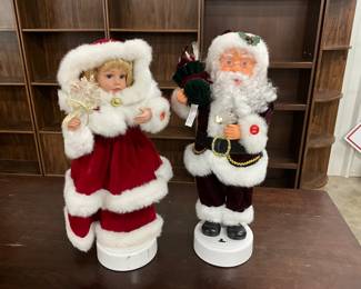 Animated Santa & Mrs Claus