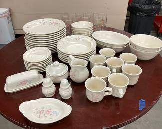 Pfaltzgraff Tea Rose Dinnerware