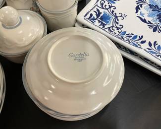 Cordella Bluet Scalloped Rim Stoneware Dinnerware