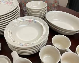 Pfaltzgraff Tea Rose Dinnerware