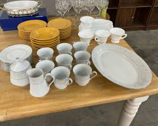 Crown Ming Fine China Dinnerware