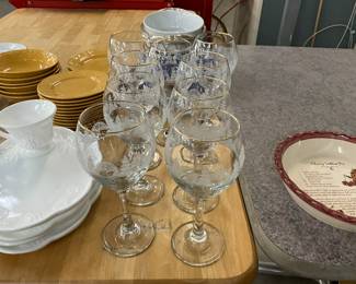 Etched Christmas Scene Glass Wine Glasses