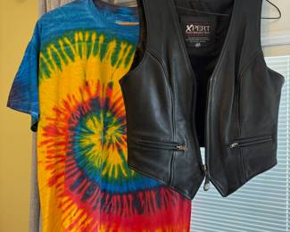 Hanes Tie Dye T-Shirt, XPERT Performance Gear Women's Motorcycle Vest – Size Medium