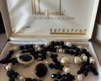 Hobe Pearls Black Beaded & Faux Pearl Necklace and Earrings