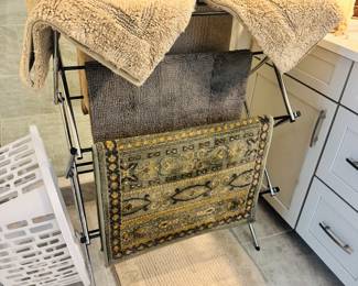 Throw/Bath Rugs