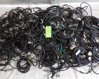 2 BOXES COMPUTERT/VIDEO/PATCH CABLE