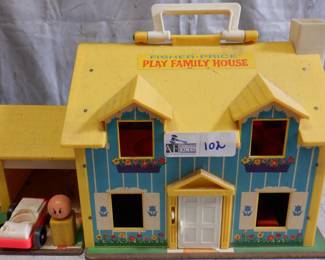 VINTAGE FISHER PRICE PLAY FAMILY HOUSE