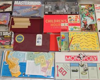 LOT VINTAGE MODELS/GAMES