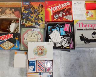 LOT VINTAGE GAMES AND CARD SETS