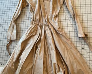 Jacques Fath for Joseph Halpert Lord & Taylor tan taffeta day dress late 40 early 50s. Stunning.