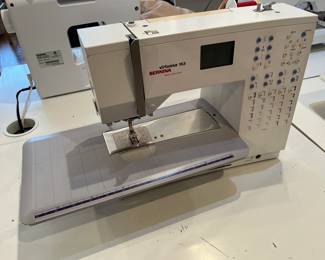 Bernina Virtuosa 163 with hard case and accessories