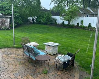 Firepit, couch, tabke