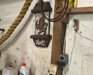 plastic Stroh's sign