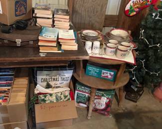 set of Christmas dishes NIB 