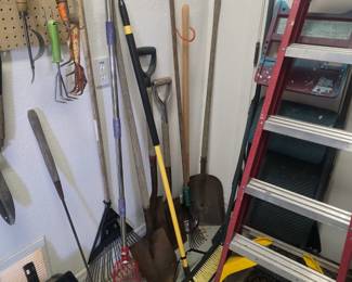 Garden supplies, ladders & saw horses