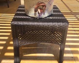 Wicker stand with ceramic pot