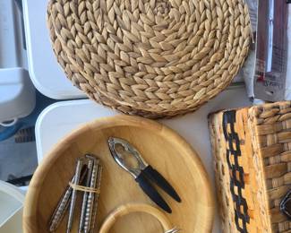Placemats, wicker & nut crackers