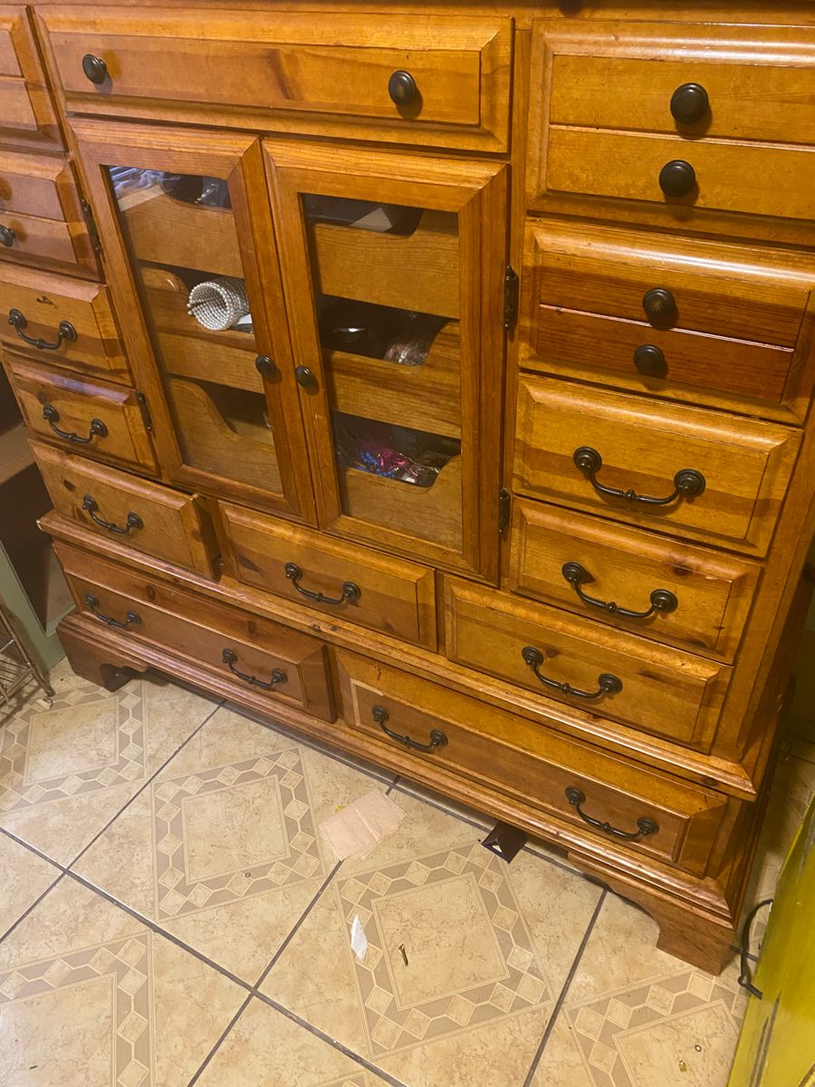 Armoir Dresser