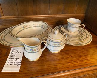 Beautiful service for 8 with a few extra pieces. Will be priced to sell but you can’t expect it for nothing’.
