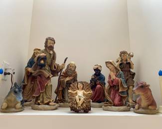Very large nativity set. Stunning!