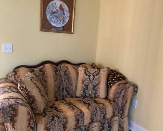 Matching loveseat. Excellent
Condition.