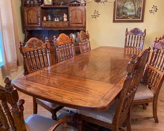 Beautiful Oak solid table with eight chairs. Excellent condition. Heavy!