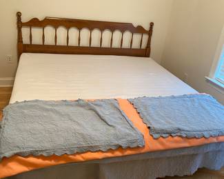 Vintage King headboard, rails, mattress set. Very good condition.
There are also LOTS of king size
Linens! Pictures coming
Soon.
