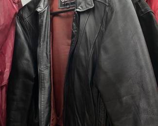 Vintage Men’s Wilson leather. Another one in excellent condition.