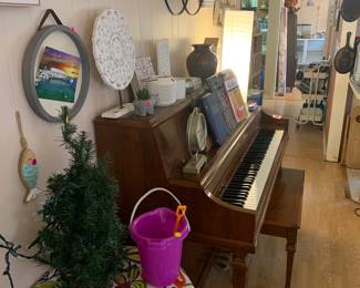 Upright piano
