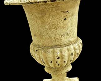Cast Iron Planter With Speckled Egg