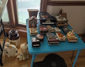 Music boxes, Zipher, Vintage Cookie Jars