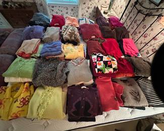Women's sweaters sizes sm-med