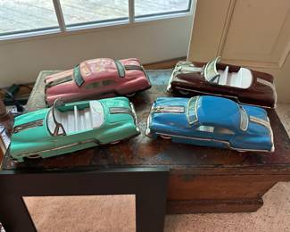 Minister tin cars