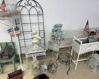 Ootdoor decor items - located in detached garage