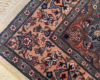 Close up view of rug colors