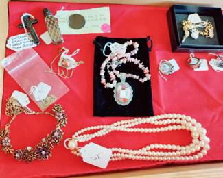 NICED VARIETY OF VINTAGE JEWELRY