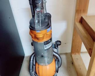 DYSON VAC