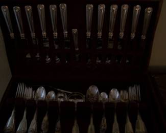 "SHELL & THREAD" FLATWARE SET