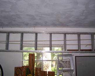 ALUMINUM LADDER
