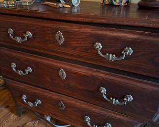 Oak chest of drawers