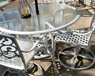 Great Outdoor Patio Table and Chairs