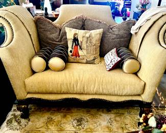 Love seat, there’s a matching sofa