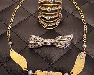 Gold necklace 