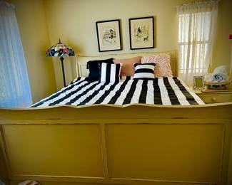 Queen size bed with matching dressers and night stands